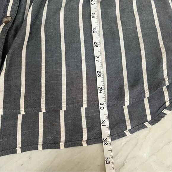 John Mark Stripe Button Front Peplum Banded Collar 3/4 Roll-Tab Sleeve Tunic M. - Picture 8 of 8